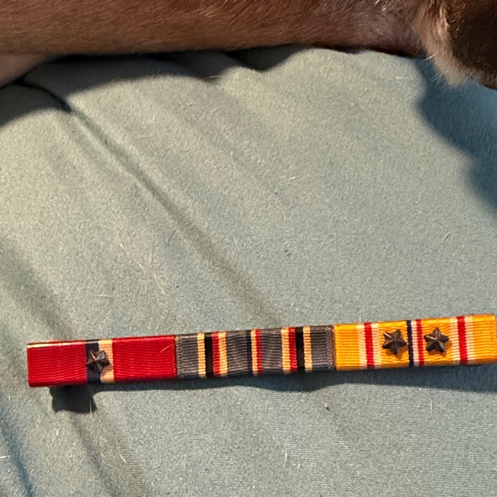 US Army Place Ribbon Bar with 3 Campaign Stars Pin